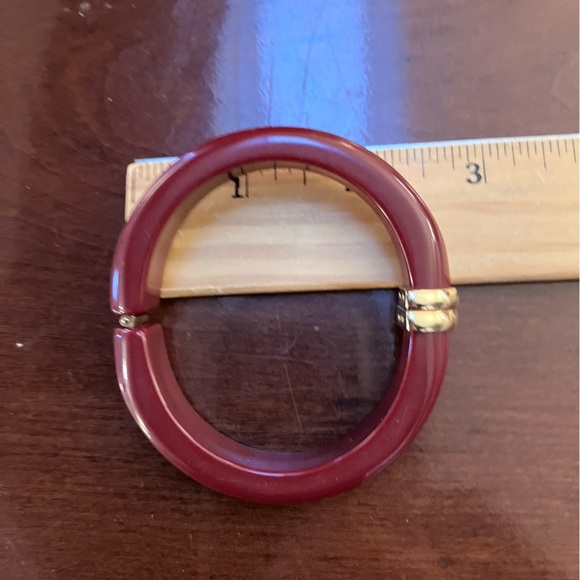 Vintage Avon Lucite Bangle Hinged Cuff Bracelet Burgundy Goldtone Preppy - Picture 5 of 5